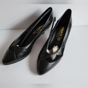 Black heel dress shoes Size 7 Women new old stock Avanti